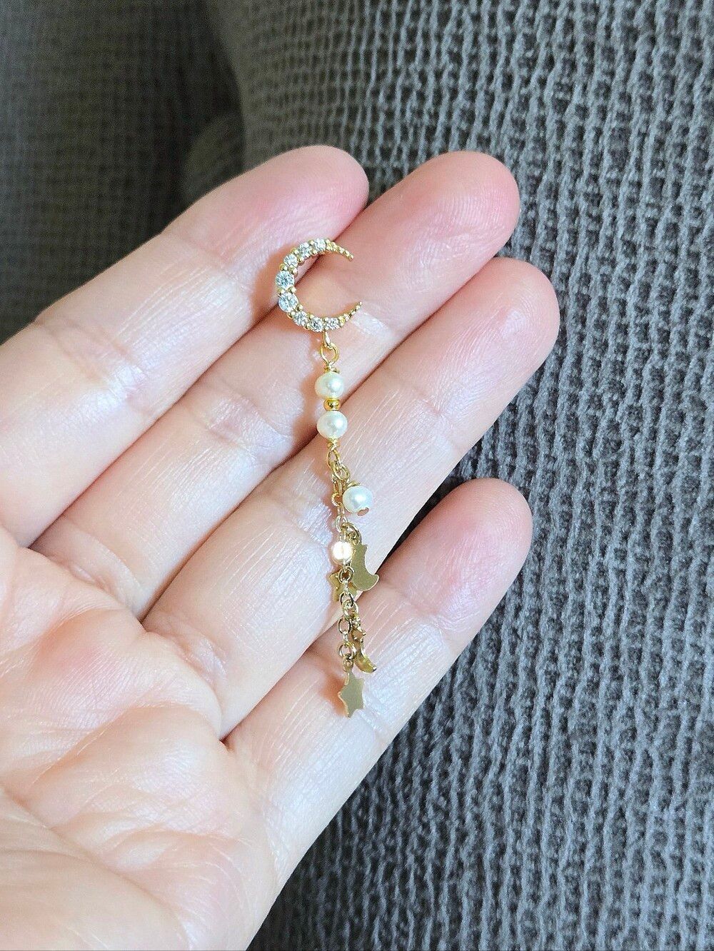La Meno Moon🌙 and Star⭐ Dangle Earrings - Picture 3 of 14